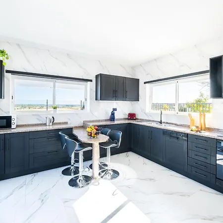Villa Fabulous Villa, Stunning Sea Views *