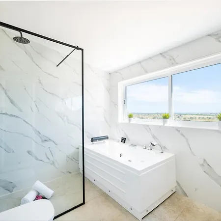 Villa Fabulous Villa, Stunning Sea Views Pera